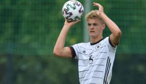 Tom Rothe (17, Linksverteidigung): Kam im Sommer 2021 vom FC St. Pauli nach Dortmund und avancierte in der U19 sofort zum Stammspieler. Ihm wird eine beeindruckende Mentalität nachgesagt.