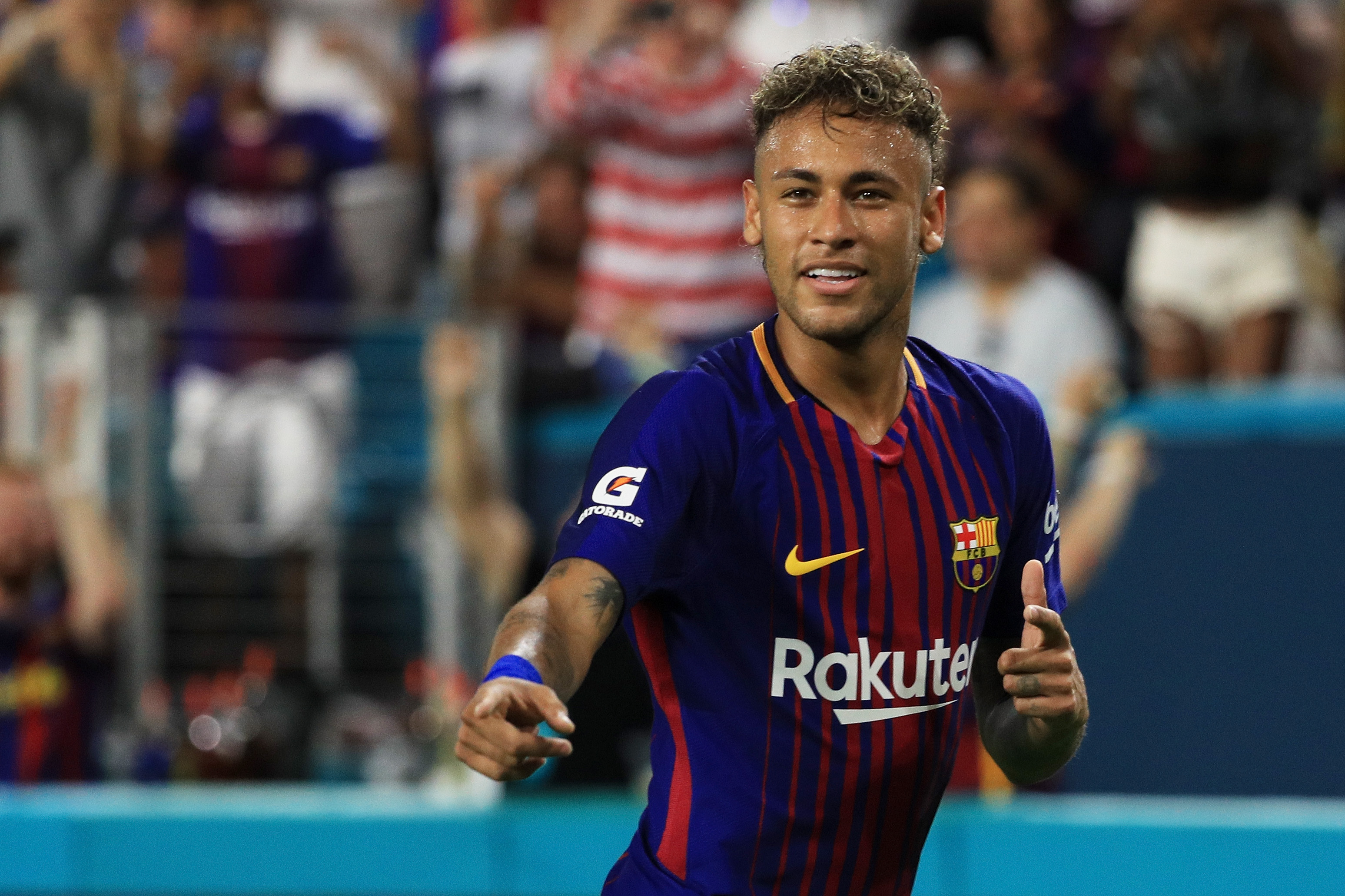 Der "Sport" zufolge sollen Spieler des FC Barcelona angeboten haben, einen Transfer von Neymar mitzufinanzieren.
