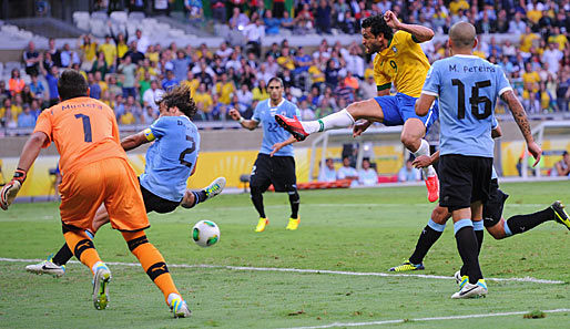 Hier erzielt Brasiliens Mittelstürmer Fred das 1:0 für die Selecao
