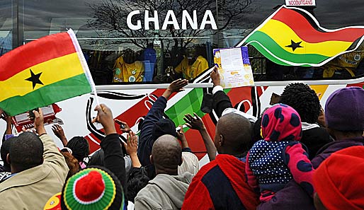 Die ghanaische Mannschaft wurde bei der Ankunft begeistert empfangen