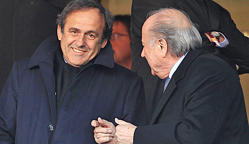 Michel Platini (l.) freut sich über den offensiven Fußball und lobt die europäischen WM-Halbfinalisten