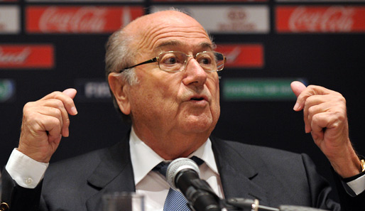 Joseph Blatter tritt gegen Südafrika nach