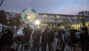 Die Presse tummelt sich momentan um die DFB-Zentrale in Frankfurt