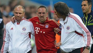 Dr. Hans-Wilhelm Müller-Wohlfahrt (r.) betreut Franck Ribery seit Jahren beim FC Bayern