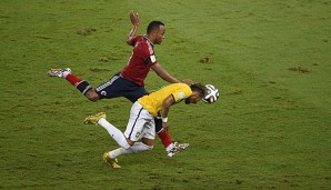 Mit diesem Foul an Neymar verletzte Juan Zuniga Brasiliens Superstar