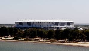 Bevor sich der FK Rostow über ein neues Stadion freuen kann, dient die Arena als Spielort für die WM 2018. Im Neubau ist genug Platz, um 45.145 Zuschauer unterzubringen. Damit die Arena am Flussufer stehen kann, wurden 11.000 Pfähle im Boden verankert.