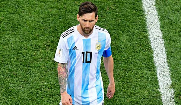 Lionel Messi muss mit Argentinien um die Qualifikation für das Achtelfinale bangen.