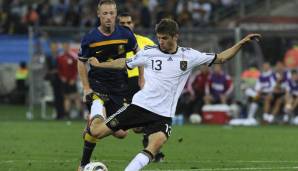 WM 2010 in Südafrika: Mit gerade einmal 20 Jahren bekam Müller den Goldenen Schuh überreicht. Genauso wie David Villa, Wesley Sneijder und Diego Forlan schoss Müller im Turnier fünf Tore, er sammelte aber mehr Vorlagen und hatte daher die Nase vorn.