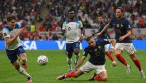 Frankreich führt zur Pause gegen England mit 1:0.