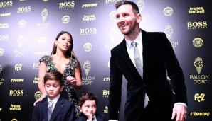 Immer mit dabei: Lionel Messi in Begleitung seiner Familie auf dem roten Teppich.