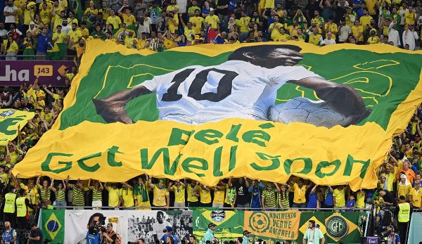 Brasiliens Fans wünschten Pelé bei der WM gute Besserung.