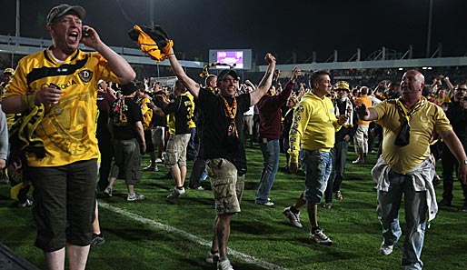 Die Freude kannte nach dem Sieg in der Relegation bei den Dresden-Fans keine Grenzen