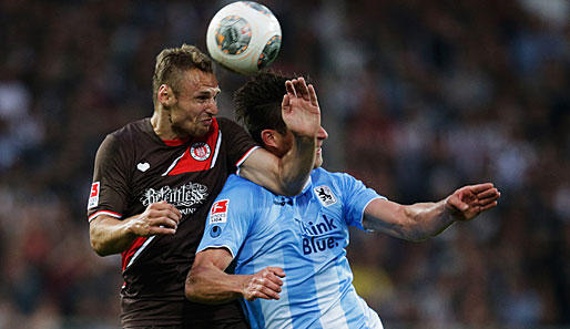 In einem intensiven Match setzte sich Bernd Nehrig (l.) mit St. Pauli am Ende knapp durch