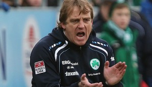 Mike Büskens wartet mit Fürth weiterhin auf den ersten Sieg