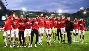 Der SC Freiburg steht nach dem 2:1 beim SC Paderborn als erster Aufsteiger in die Bundesliga fest