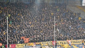 Die Dynamo Fans sorgen beim Auswärtsspiel gegen Karlsruhe für bizarre Szenen