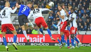 Fabian Klos köpft Bielefeld zum Ausgleich gegen den HSV.