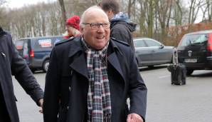 Die Hamburger Fußball-Ikone Uwe Seeler befindet sich nach der Not-Operation an der Hüfte auf dem Weg der Besserung.