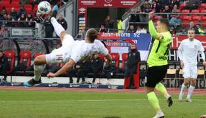 Im Hinspiel setzte sich der SV Wehen Wiesbaden mit 2:0 in Nürnberg durch.