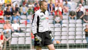 Pliquetts Karriere beginnt nach Stationen beim SSC Hagen Ahrensburg und dem VfL Oldesloe im Jahr 2000 in der Jugend des Hamburger SV. Dort bleibt er drei Jahre, ehe er nach einem kurzen Intermezzo beim VfB Lübeck seine große Liebe im Fußball findet.