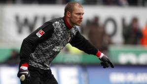 Bis zum Ende der Spielzeit 2011/12 kommt er auf insgesamt zehn Zweitliga-Einsätze für St. Pauli, gegen Stammkeeper Philipp Tschauner kann er sich aber nicht durchsetzen. Bei Vertragsende 2013 verlässt er Hamburg und heuert in Österreich an.