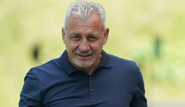 Im Abstiegskampf der 2. Bundesliga übernimmt Sportdirektor Pavel Dotchev (56) bei Erzgebirge Aue ab sofort auch wieder den Cheftrainer-Posten.