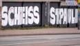 Auch mit Graffiti wurden die Pauli-Fans in Rostock verunglimpft.