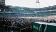 Beim Platzsturm im Weserstadion gab es 20 Verletzte.