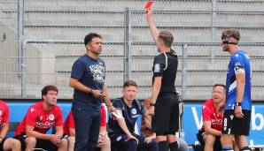 Bielefeld-Trainer Uli Forte hat die Rote Karte gesehen.