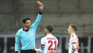 Deniz Aytekin pfiff bereits 2021 das Hamburg-Derby und zeigte damals Tim Leibold die Rote Karte.