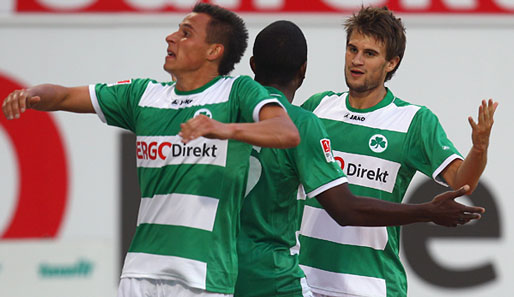 Oliver Occean (2. v.r.) erzielte das 1:0 für Greuther Fürth