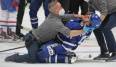 John Tavares musste nach der Kollision auf dem Eis behandelt werden.