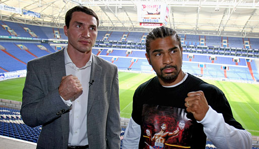 Wladimir Klitschko (l.) und David Haye kämpfen am 20. Juni auf Schalke gegeneinander