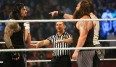 Bray Wyatt (r.) zog sich eine ernsthafte Rückenverletzung zu