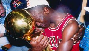 MICHAEL JORDAN (Basketball): Was Ali für den Boxsport ist, ist MJ für den Basketball. Auf dem Höhepunkt seines Schaffens verabschiedete sich "His Airness" 1993 nach drei NBA-Titeln in Serie von den Chicago Bulls.