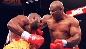 1987 kehrte er zurück und krönt seine zweite Karriere im November 1994 mit dem Sieg gegen Weltmeister Michael Moorer. Mit 45 Jahren ist George Foreman der älteste Schwergewichts-Champion aller Zeiten.