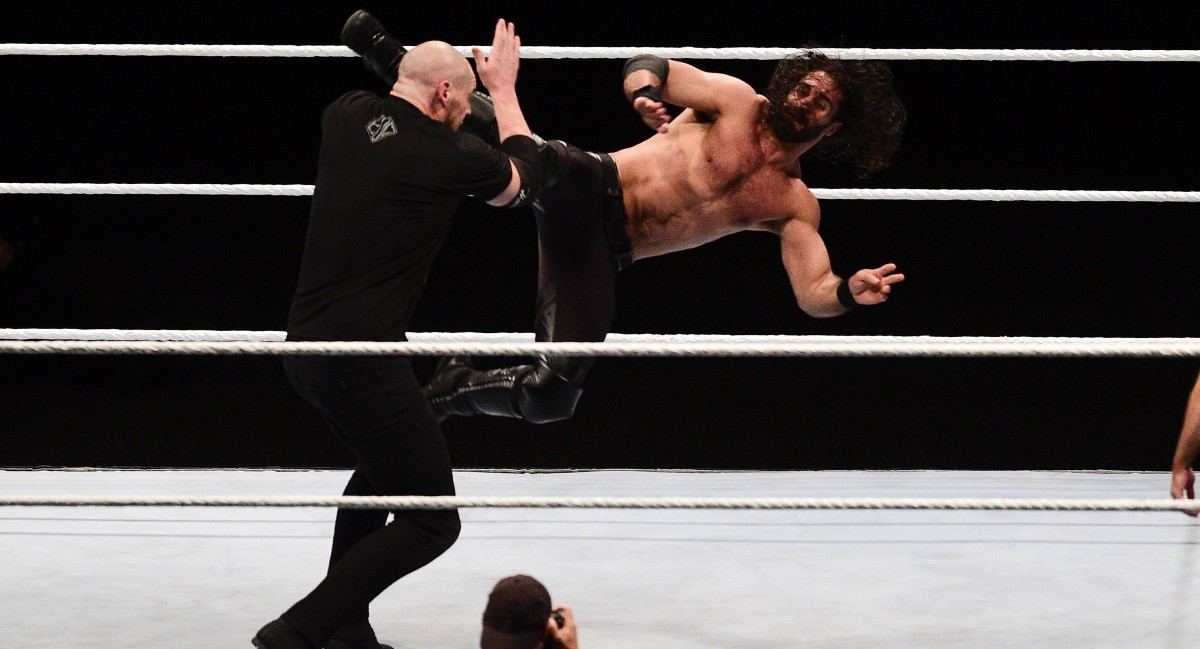 In der WWE sind solche High-Kicks keine Seltenheit, hier führt Baron Cobin einen heftigen Tritt aus.