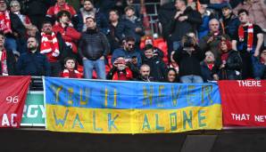 "You'll never walk alone" - Liverpools Hymne auf den Nationalfarben der Ukraine könnte nicht besser passen in diesen Zeiten.
