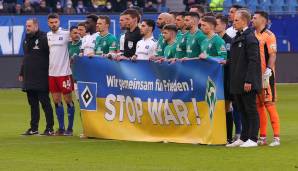 In der Rivalität getrennt, in der Solidarität mit der Ukraine vereint: Tolle Geste vor dem Derby zwischen dem Hamburger SV und Werder Bremen.