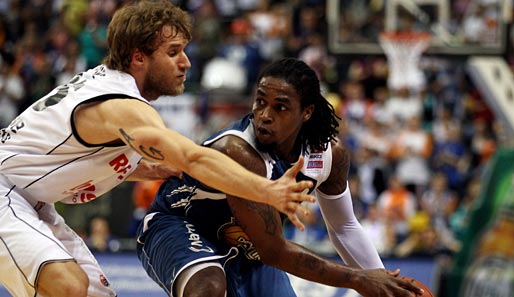 Doublegewinner Bamberg setzt weiter auf Anton Gavel (r.)