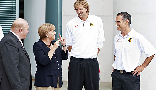 Bundeskanzlerin Angela Merkel empfing Dirk Nowitzki und das DBB-Team in ihrem Amtssitz