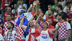 Gute Stimmung dagegen bei den Kroaten. Der Kollege in der Mitte scheint ein Wasserballer zu sein