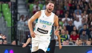 Der Superstar formulierte kürzlich unmissverständlich, dass es erneut um Gold geht. Die Rollenverteilung im Team ist klar, jetzt ist Goran Dragic der Zuarbeiter - und Doncic ist mehr als etwa Giannis oder Jokic im FIBA-Basketball “zuhause”.
