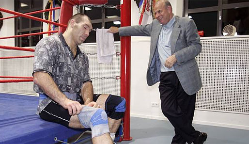 Wilfried Sauerland (r.) mit einem seiner wichtigsten Boxer, Nikolai Walujew