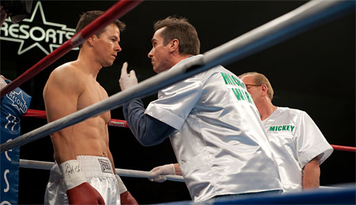 Wahlberg spielt den Ex-Box-Weltmeister Micky Ward (l.), Bale seinen Halbbruder Dicky Eklund