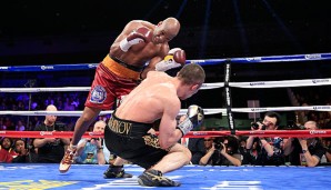 Bernard Hopkins (l.) ist mit 49 Jahren der älteste Boxweltmeister aller Zeiten