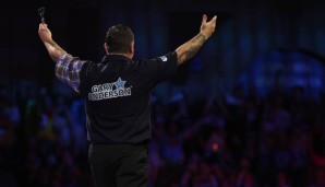 Gehört genauso zur Darts-WM wie die Kostüme: Die Interaktion der Spieler mit den Fans - wie hier Gary Anderson.