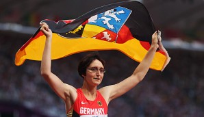 Claudia Nicoleitzik hat ihren eigenen Weltrekord im Weitsprung verbessert.