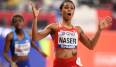 Salwa Eid Naser aus Bahrain kann ihren Sieg über die 400 Meter gar nicht fassen.