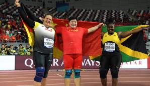 Christina Schwanitz (l.) mit Gold-Gewinnerin Pong aus China und der Zweitplatzierten Thomas-Dodd aus Jamaika.